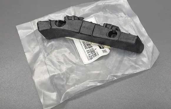KIA Optima Front bumper mounting bracket 92132D4000
