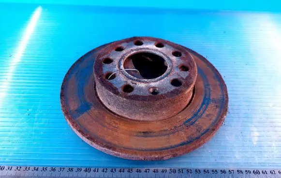 Volkswagen Touran I Rear brake disc