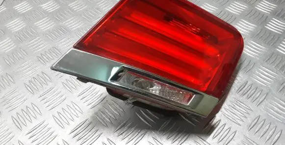 Tailgate rear/tail lights