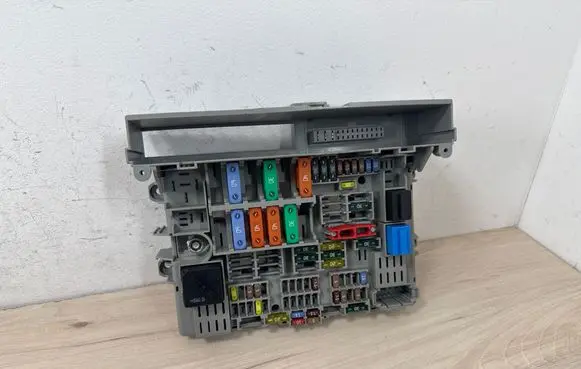 BMW 3 E90 E91 Fuse box set 6906624