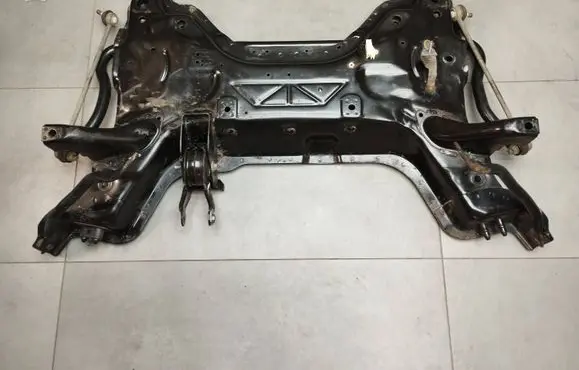 Peugeot 3008 I Engine mount bracket