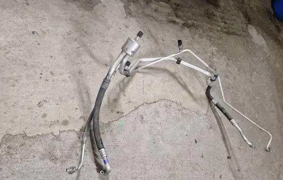 Peugeot 3008 I Air conditioning (A/C) pipe/hose