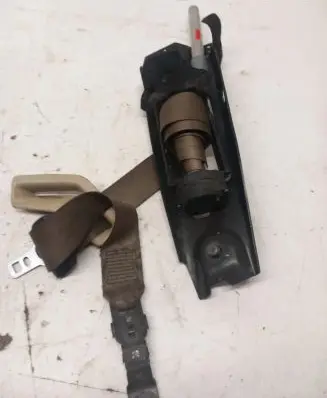 Volvo V70 Front seatbelt 7L2668 09986909