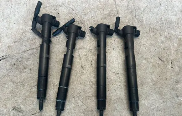 Mercedes-Benz C W204 Fuel injectors set 28342997 A6510704987