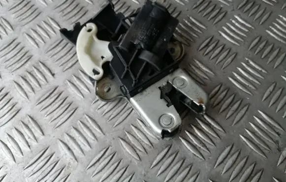 Audi A6 S6 C6 4F Tailgate/trunk/boot lock/catch/latch 4F5827505D