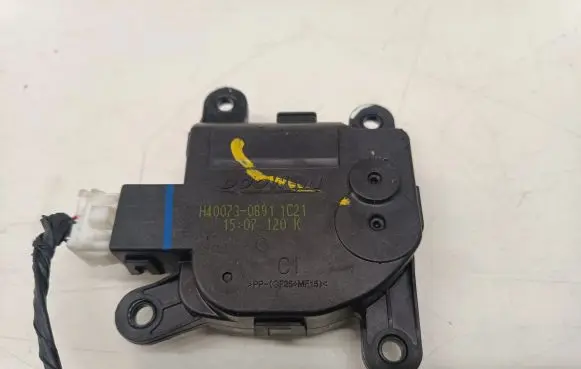 Hyundai Kona I Air flap motor/actuator H400730891