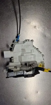 Audi Q3 8U Front door lock 8J1837015F