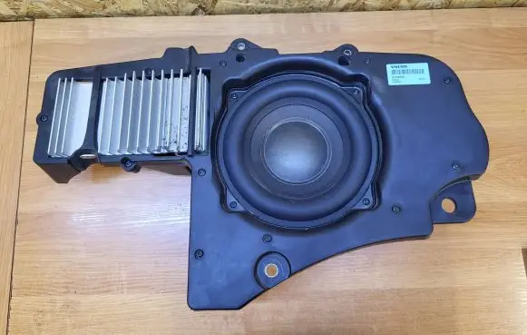 Volvo XC90 Subwoofer speaker 30758468