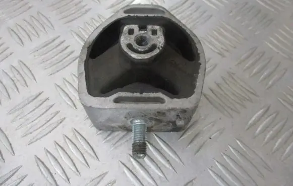 Audi A4 S4 B5 8D Engine mounting bracket