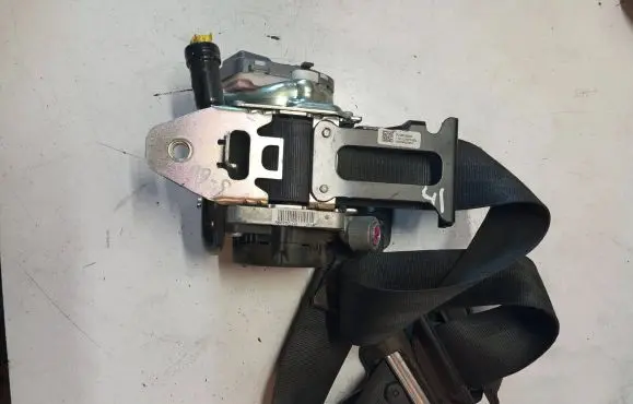 Volvo V60 Front seatbelt P39818843 624085000A 1T01121511523