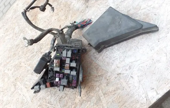 Subaru Legacy Fuse box set MB702800B