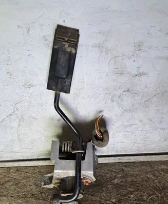 Audi A6 S6 C4 4A Accelerator throttle pedal 4A1721507G 0205001017