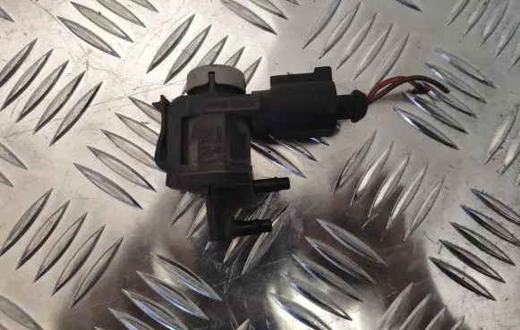 Volkswagen Phaeton Turbo solenoid valve 1J0906283C