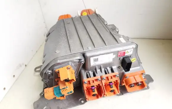 Voltage converter inverter