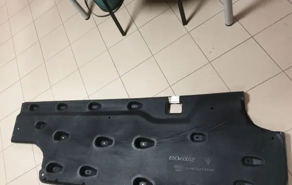Maserati Ghibli Center/middle under tray cover 670004365