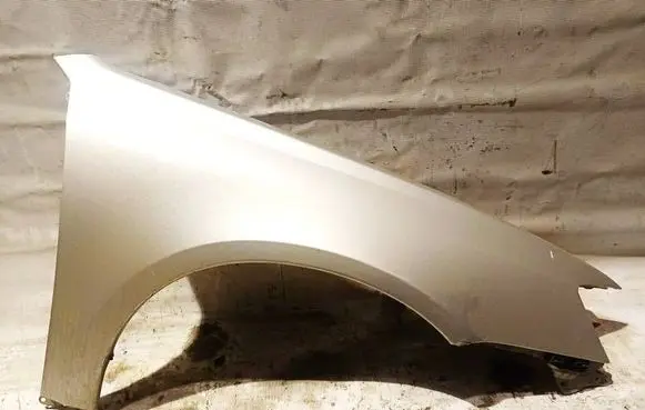 Subaru Legacy Fender Sidabrine