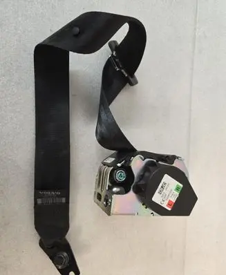 Rear seatbelt