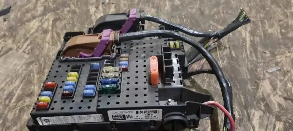 Volvo S60 Fuse module 8676391