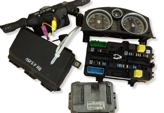 Opel Astra H Engine control unit/module 0281012867 55201792 1039S15207