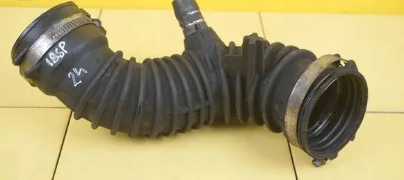 Nissan Primastar Intercooler hose/pipe M9R786
