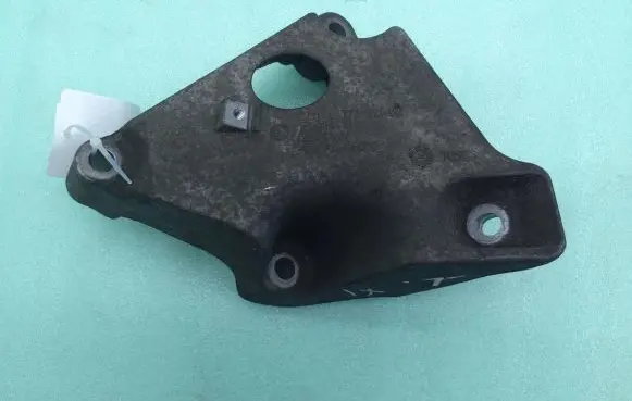 BMW X1 E84 Engine mounting bracket 6777061 22116777061