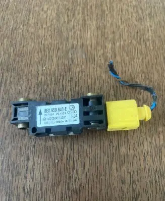 Audi A6 S6 C5 4B Airbag deployment crash/impact sensor 8E0959643E 0233G2AY91ZU