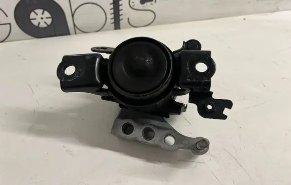 Toyota RAV 4 (XA50) Engine mount bracket L5191276