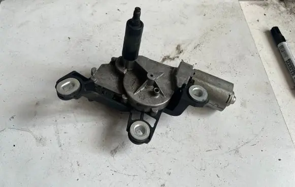 Rear window wiper motor