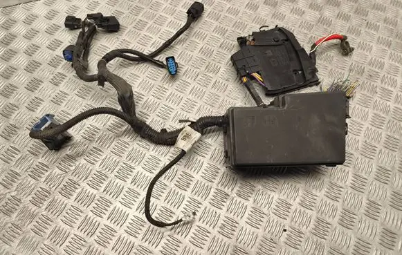 Ford Focus Fuse box set BV6T14K733 BV6T14K733BBE