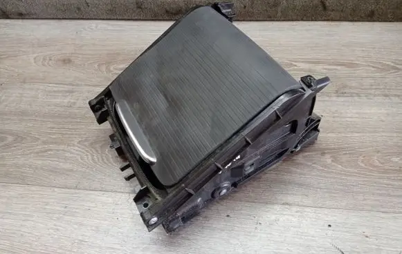 Cup holder front