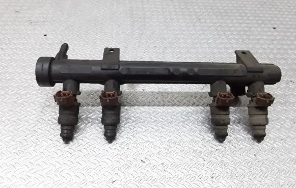 Skoda Fabia Mk1 (6Y) Fuel injectors set 047133319