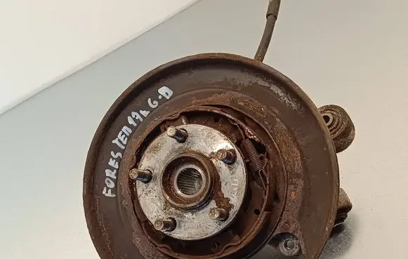 Rear wheel hub