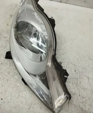 Peugeot 107 Headlight/headlamp 811100H110 90004921