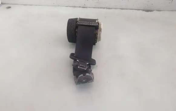 Ford Focus Rear seatbelt