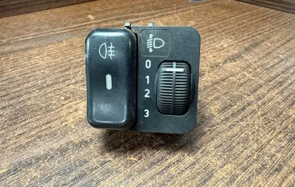 Mercedes-Benz Sprinter W901 W902 W903 W904 Headlight level height control switch 0075451624