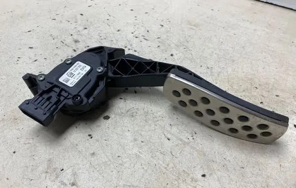 Opel Insignia A Accelerator throttle pedal 6PV00976500 13237352