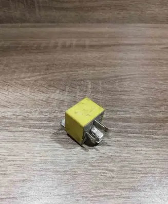 Renault Trafic II (X83) Other relay 20241043 Yellow