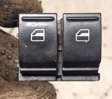 Volkswagen PASSAT B6 Electric window control switch 1K3959857A