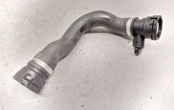 Engine coolant pipe/hose
