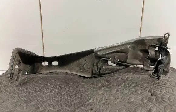 Audi A6 S6 C4 4A Radiator mount bracket 4A0805807