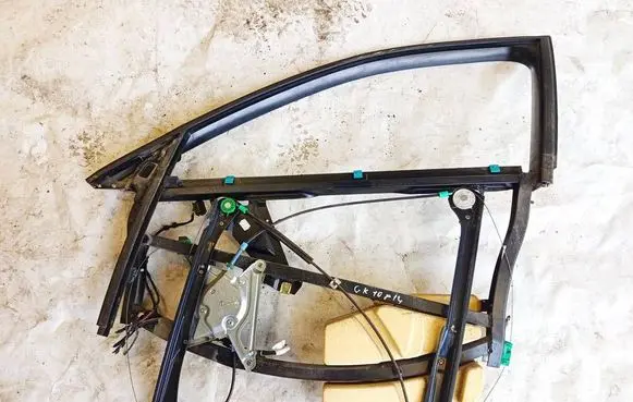 Audi A4 S4 B5 8D Front door window/glass frame 8d0837753