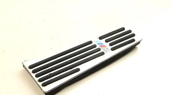 Accelerator throttle pedal