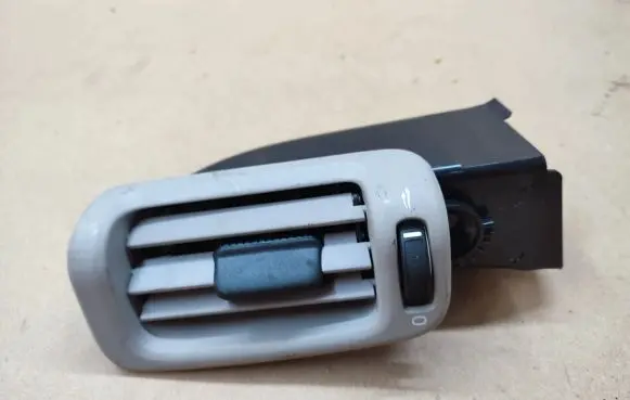 Volvo V70 Rear air vent grill 06E5365