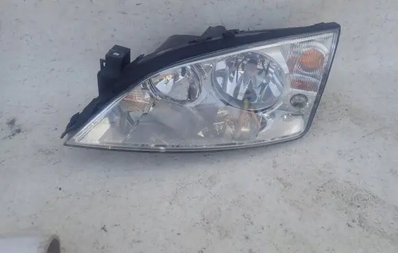 Ford Mondeo Mk III Headlight/headlamp