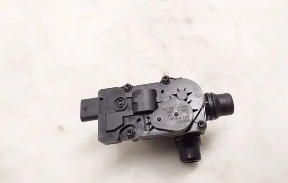 Mercedes-Benz C W205 Coolant heater control valve A0005003040