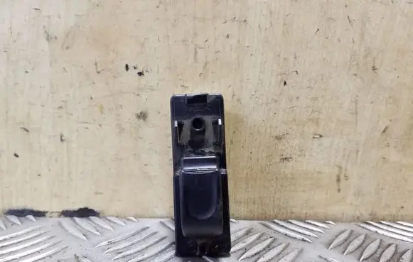 Opel Frontera B Electric window control switch 8971221021