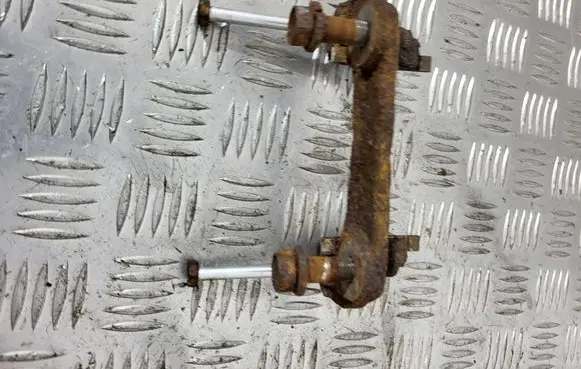Suzuki Jimny Front Brake Caliper Pad/Carrier 