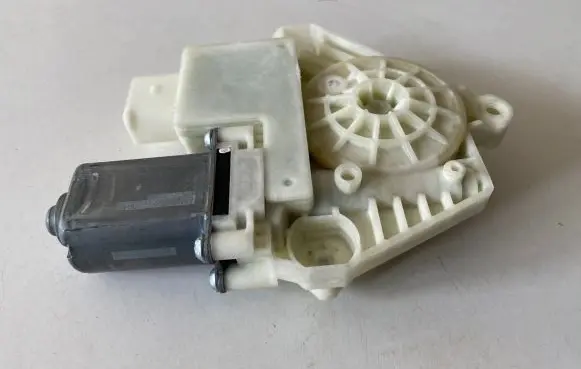 BMW 5 G30 G31 Front door window regulator motor 7455081 C35315104