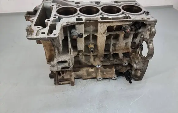 BMW 3 F30 F35 F31 Engine block 7587604 7629928