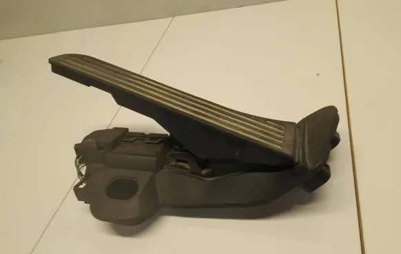 Volkswagen PASSAT B6 Accelerator throttle pedal 1K2723503M 6PV00874501